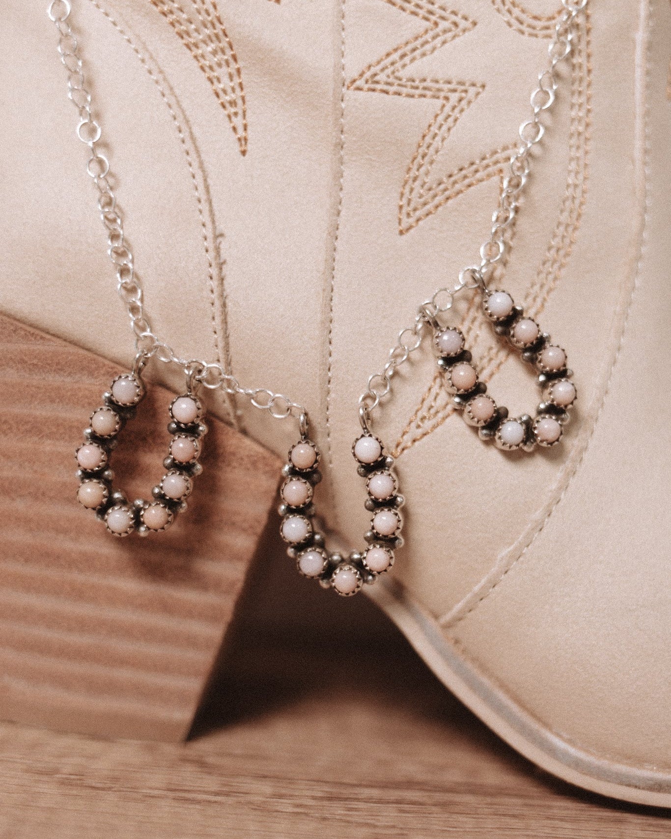 Horseshoe Trio Stone Necklaces-Chain Necklaces-Krush Kandy, Women's Online Fashion Boutique Located in Phoenix, Arizona (Scottsdale Area)