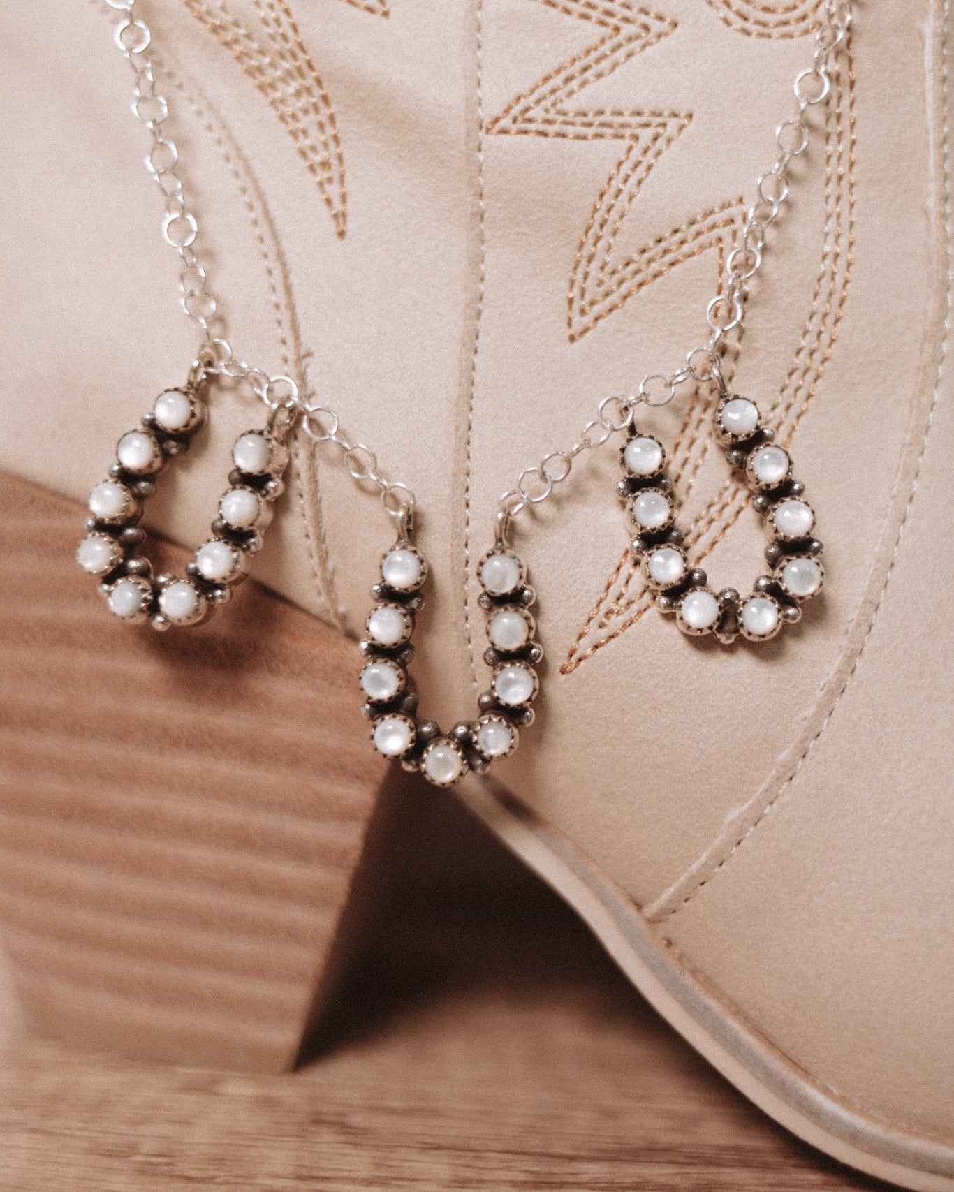 Horseshoe Trio Stone Necklaces-Chain Necklaces-Krush Kandy, Women's Online Fashion Boutique Located in Phoenix, Arizona (Scottsdale Area)
