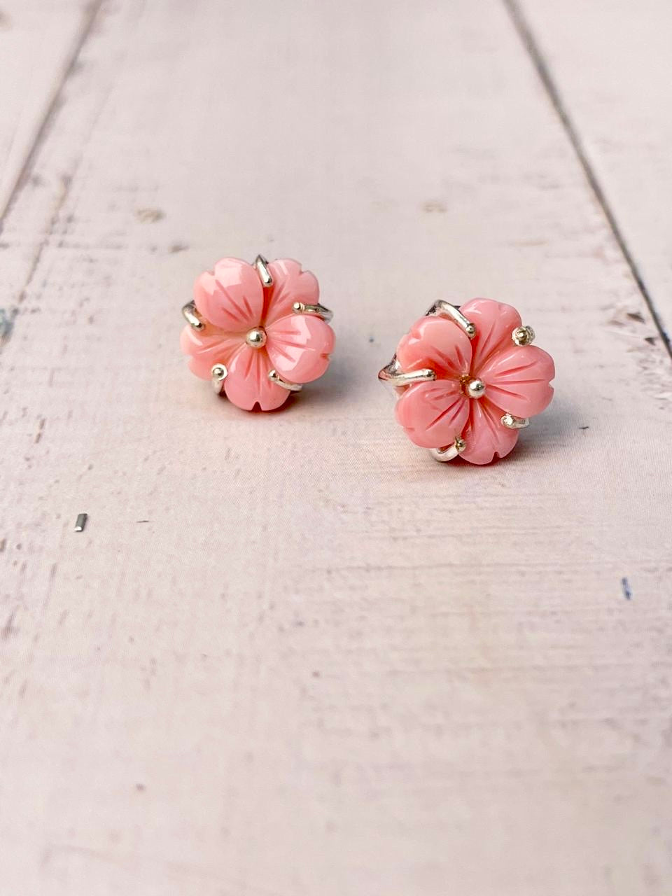 Pink Conch Floral Stud Earrings-Earrings-Krush Kandy, Women's Online Fashion Boutique Located in Phoenix, Arizona (Scottsdale Area)